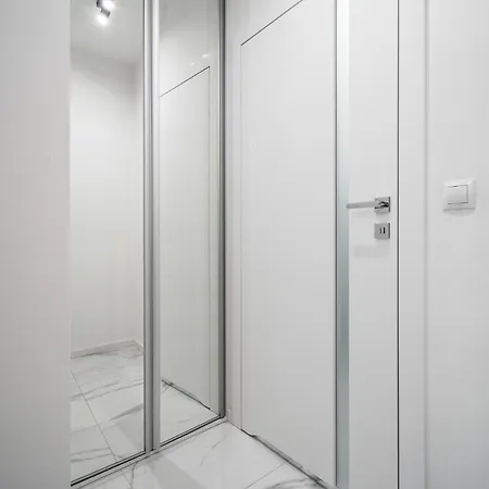 D&k Apart 1 Sierpnia 32a ワルシャワ