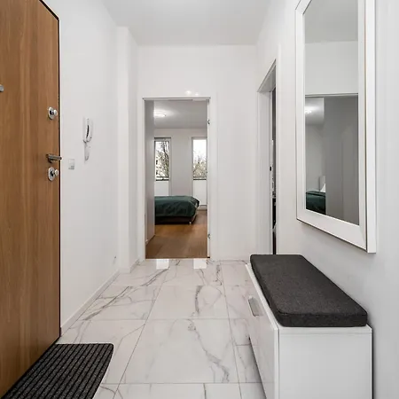 D&k Apart 1 Sierpnia 32a ワルシャワ